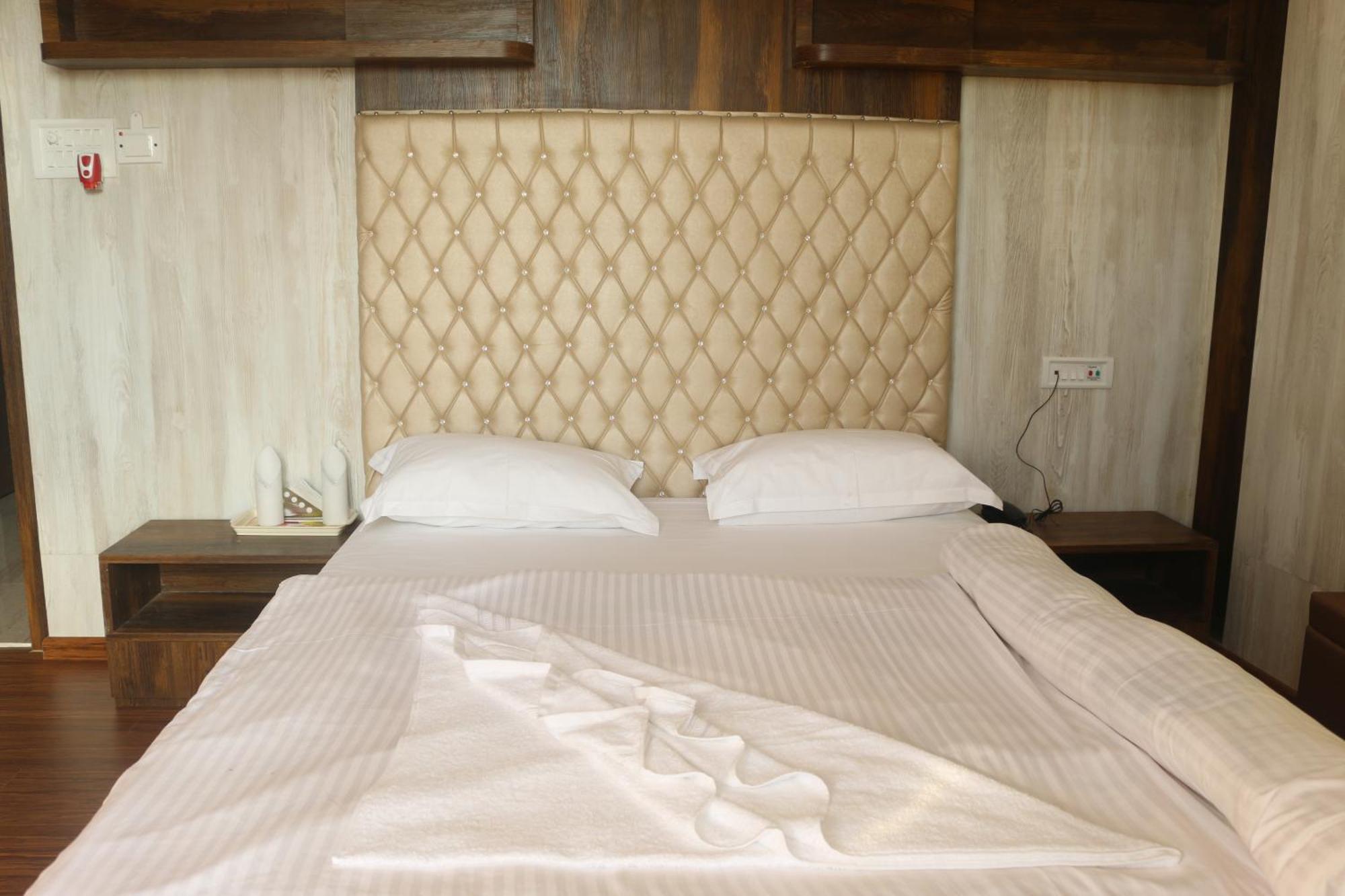 Hotel Himalaya Agartala Exterior photo