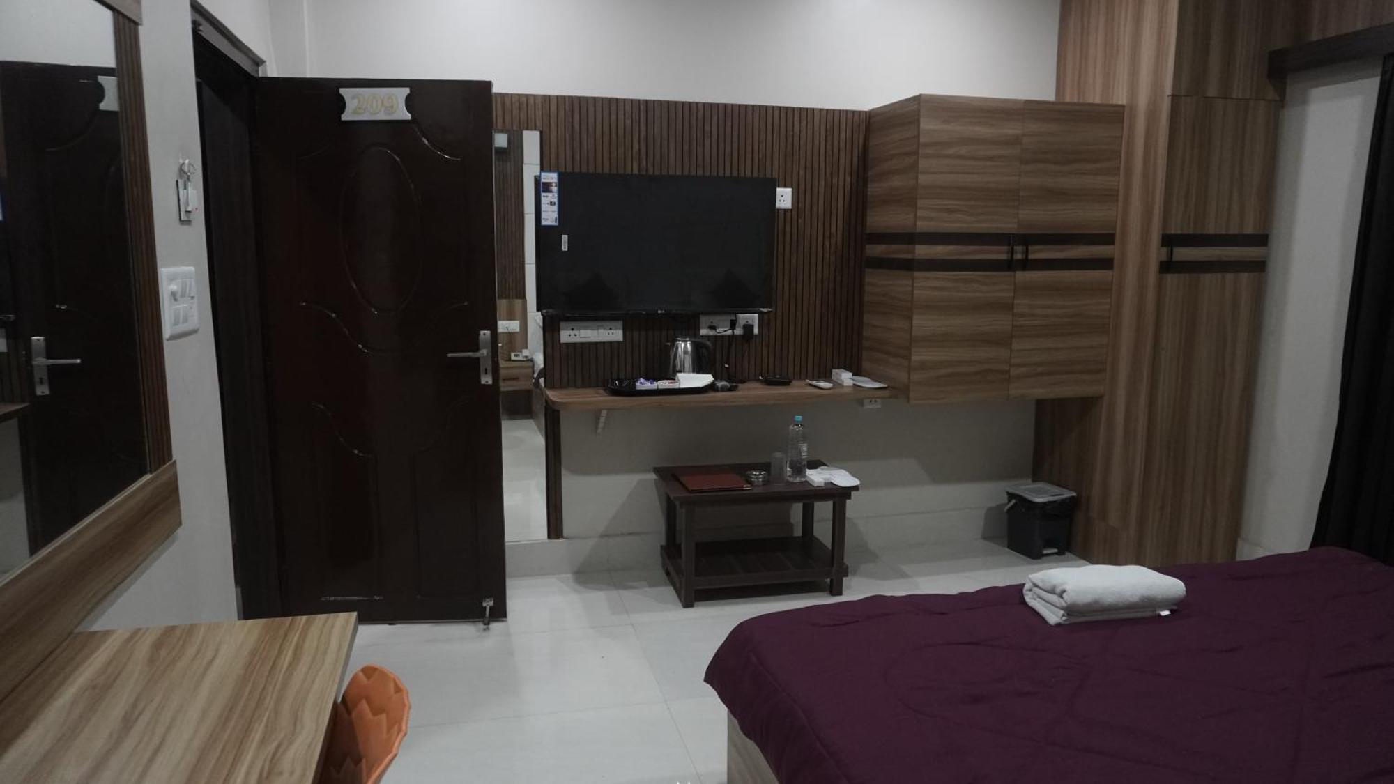 Hotel Himalaya Agartala Exterior photo