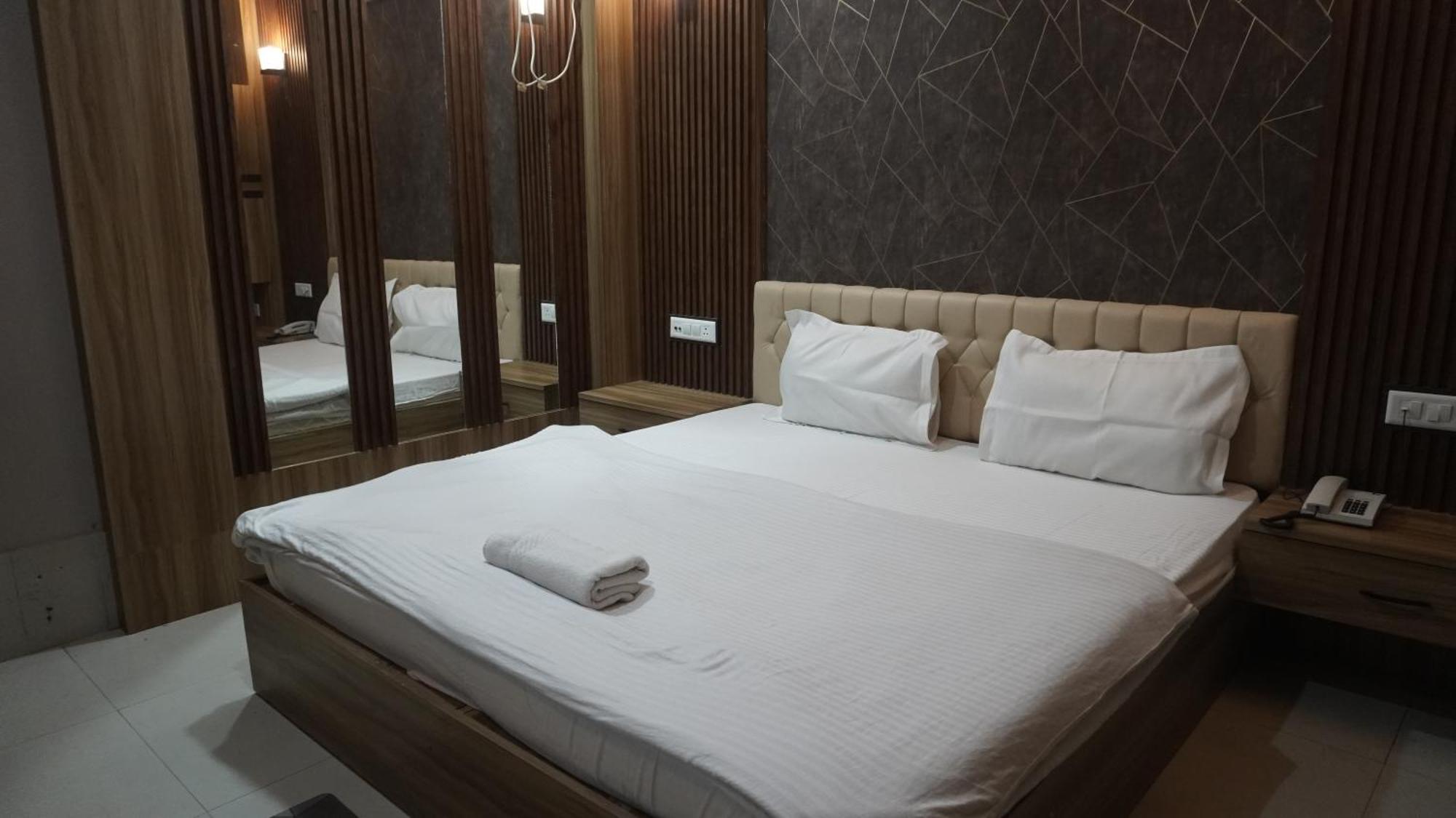 Hotel Himalaya Agartala Exterior photo